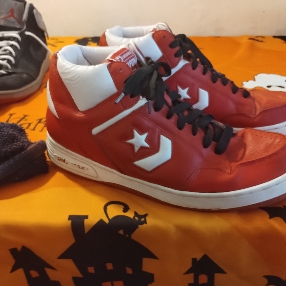 Red and White High-Top Sneakers Converse Good Condition